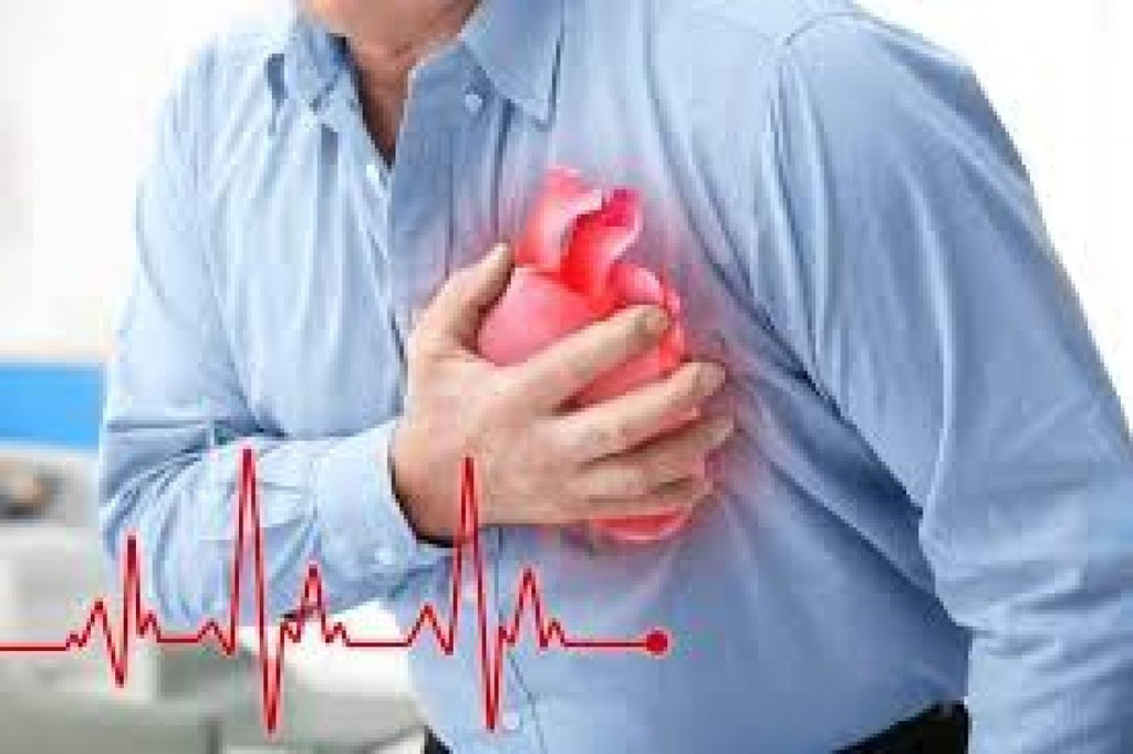 Đau ngực là một triệu chứng nghiêm trọng có thể đi kèm với rối loạn nhịp tim